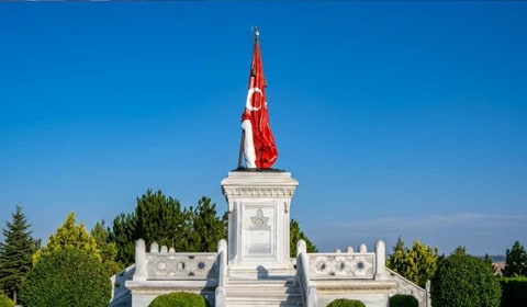 Şehit Sancaktar Mehmetçik Anıtı