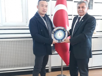 İlçemiz, Karaağaç Köyü TMX Mermer Ocağı işletmecisi, Sn. Lizhıyong Belediyemizi ziyaret ettiler.