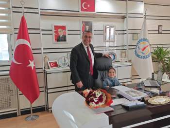 BAŞKANIMIZIN KOLTUĞU BUGÜN MİNİKLERİMİZE EMANET...