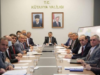 Valimiz, Sn.Ali Çelik Başkanlığında, Kütahya Valiliğimiz öncülüğünde Sahipsiz Hayvanları Koruma Birliği (KÜSHAYKOB) ile  ilgili istişare toplantısına katılım sağladık.