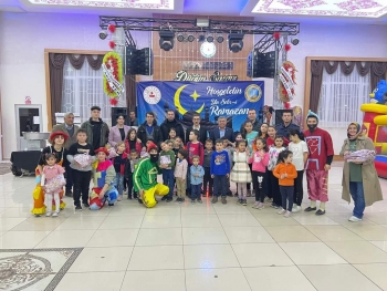 Yetim Gülerse Dünya Güler...