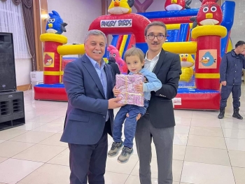 Yetim Gülerse Dünya Güler...