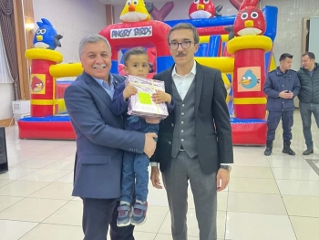 Yetim Gülerse Dünya Güler...