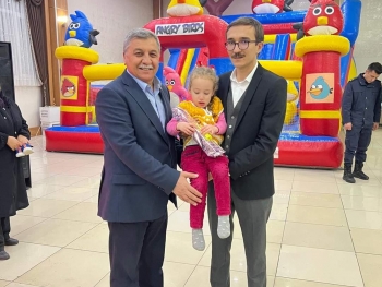 Yetim Gülerse Dünya Güler...