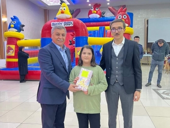 Yetim Gülerse Dünya Güler...