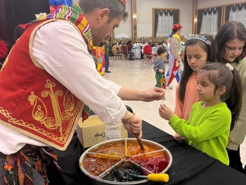 Yetim Gülerse Dünya Güler...