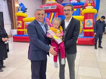 Yetim Gülerse Dünya Güler...