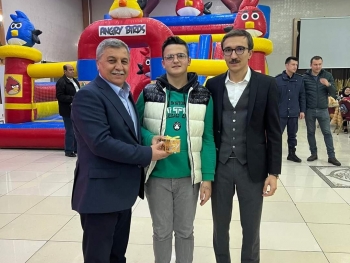 Yetim Gülerse Dünya Güler...