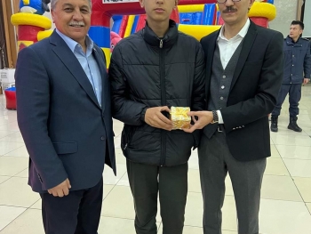 Yetim Gülerse Dünya Güler...