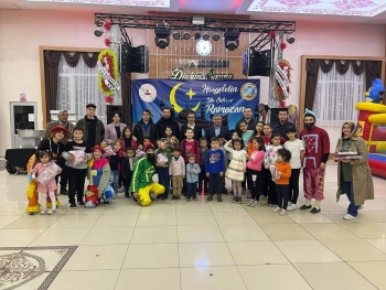 Yetim Gülerse Dünya Güler...