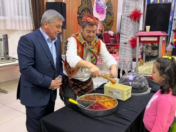 Yetim Gülerse Dünya Güler...