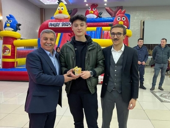 Yetim Gülerse Dünya Güler...