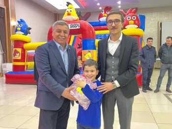 Yetim Gülerse Dünya Güler...