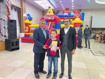 Yetim Gülerse Dünya Güler...