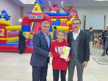 Yetim Gülerse Dünya Güler...