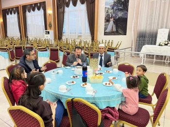 Yetim Gülerse Dünya Güler...