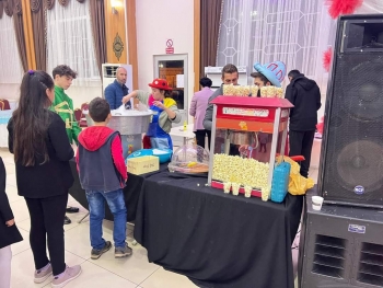 Yetim Gülerse Dünya Güler...