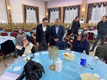 Yetim Gülerse Dünya Güler...