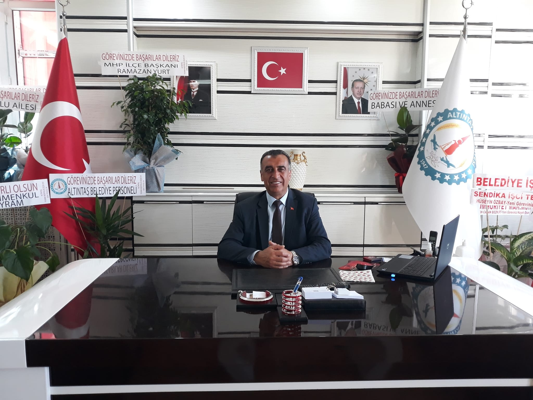 ÜÇ HİLAL ALTINTAŞA ÇOK YAKIŞTI.