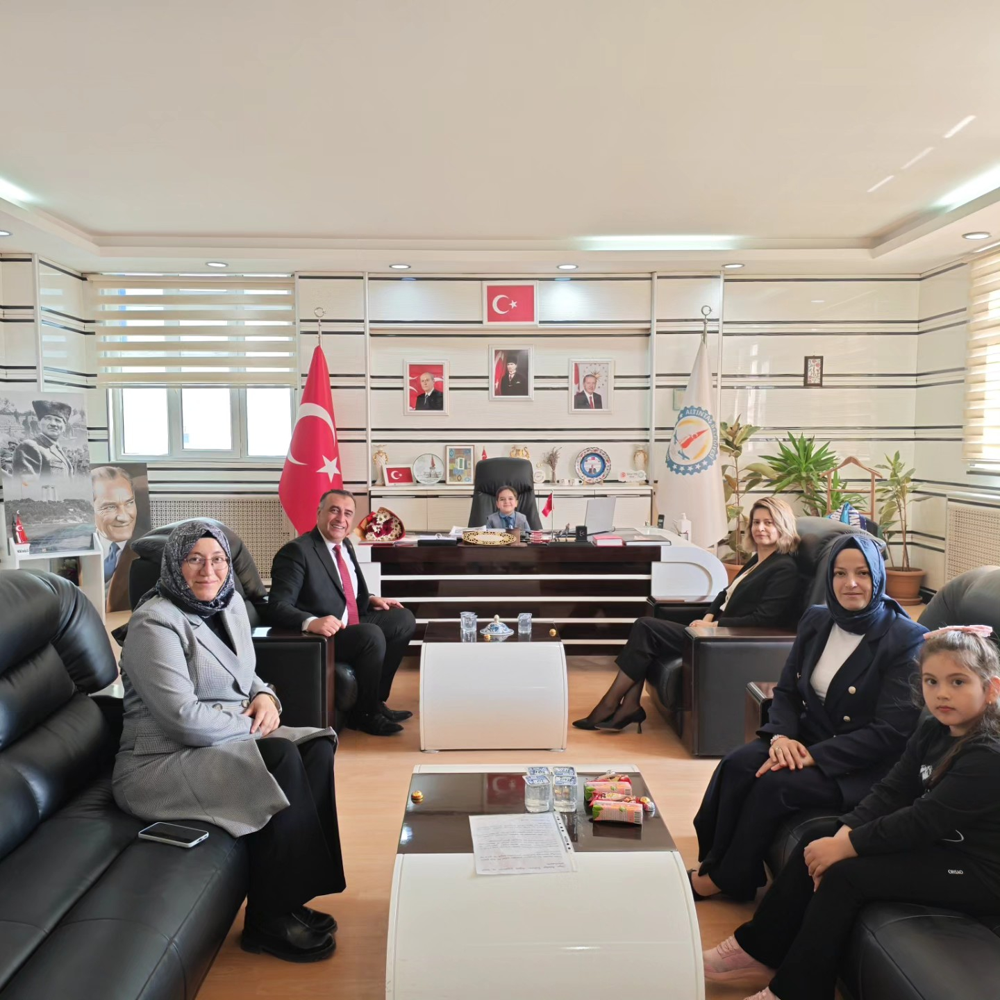 BAŞKANIMIZIN KOLTUĞU BUGÜN MİNİKLERİMİZE EMANET...