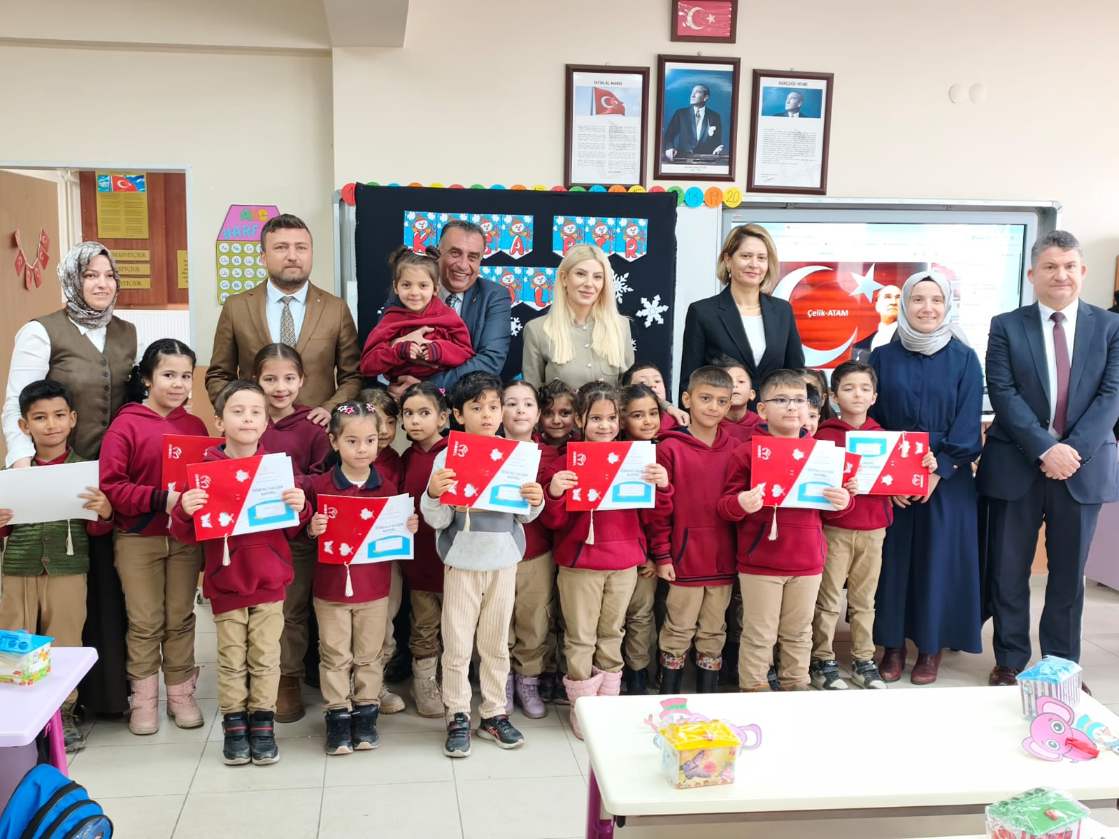 Başkanımız Sayın Hikmet Tunç Karne Dağıtım Törenine Katıldı.