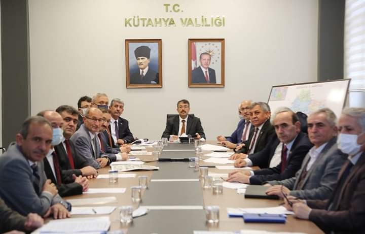 Valimiz, Sn.Ali Çelik Başkanlığında, Kütahya Valiliğimiz öncülüğünde Sahipsiz Hayvanları Koruma Birliği (KÜSHAYKOB) ile  ilgili istişare toplantısına katılım sağladık.