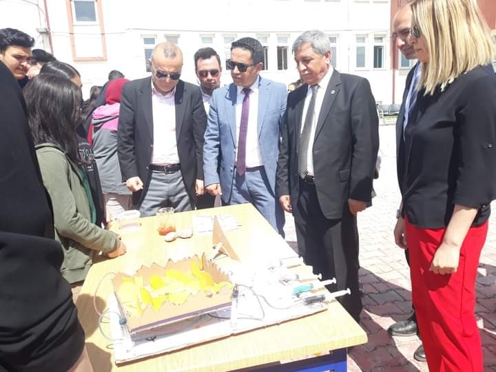 Bilim Gerçeğe Giden Yolları Aydınlatan Işıktır.