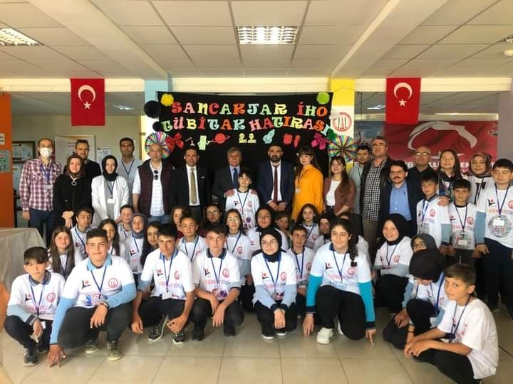 İlçemiz,Sancaktar İmam Hatip Ortaokulu'nun TÜBİTAK 4006 Bilim Fuarı şenliğine katılım sağladık