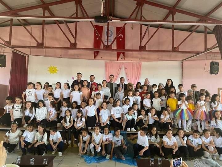 İlçemiz, İstiklal İlkokulu'nun düzenlediği çocuk korusu ve İngilizce tiyatro etkinliğine katılım sağladık.