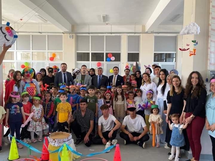 İlçemiz,Şehit Polis Elvan ÖZBAY Mesleki ve Teknik Anadolu Lisesi tarafından düzenlenen, Çocuk Şenliği Programına katılım sağladık.