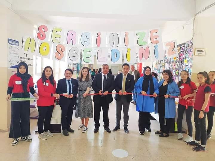 M.Kemal Ortaokulu tarafından düzenlenen Çevre Günü, Teknoloji Tasarım ve Görsel Sanatlar Sergisine katıldık.