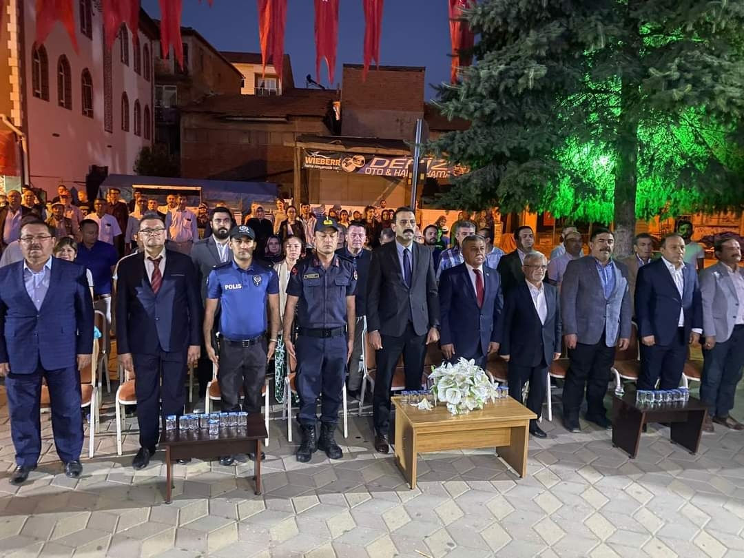 ::*:: 15 Temmuz Demokrasi ve Millî Birlik Günü  Altıntaş Belediye Önü