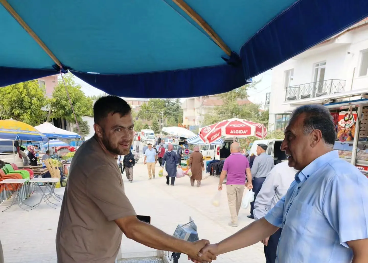 Başkan Tunç’tan Pazar Yeri Ziyareti: Hemşehrilerimizle Gönül Köprüleri Kuruyoruz