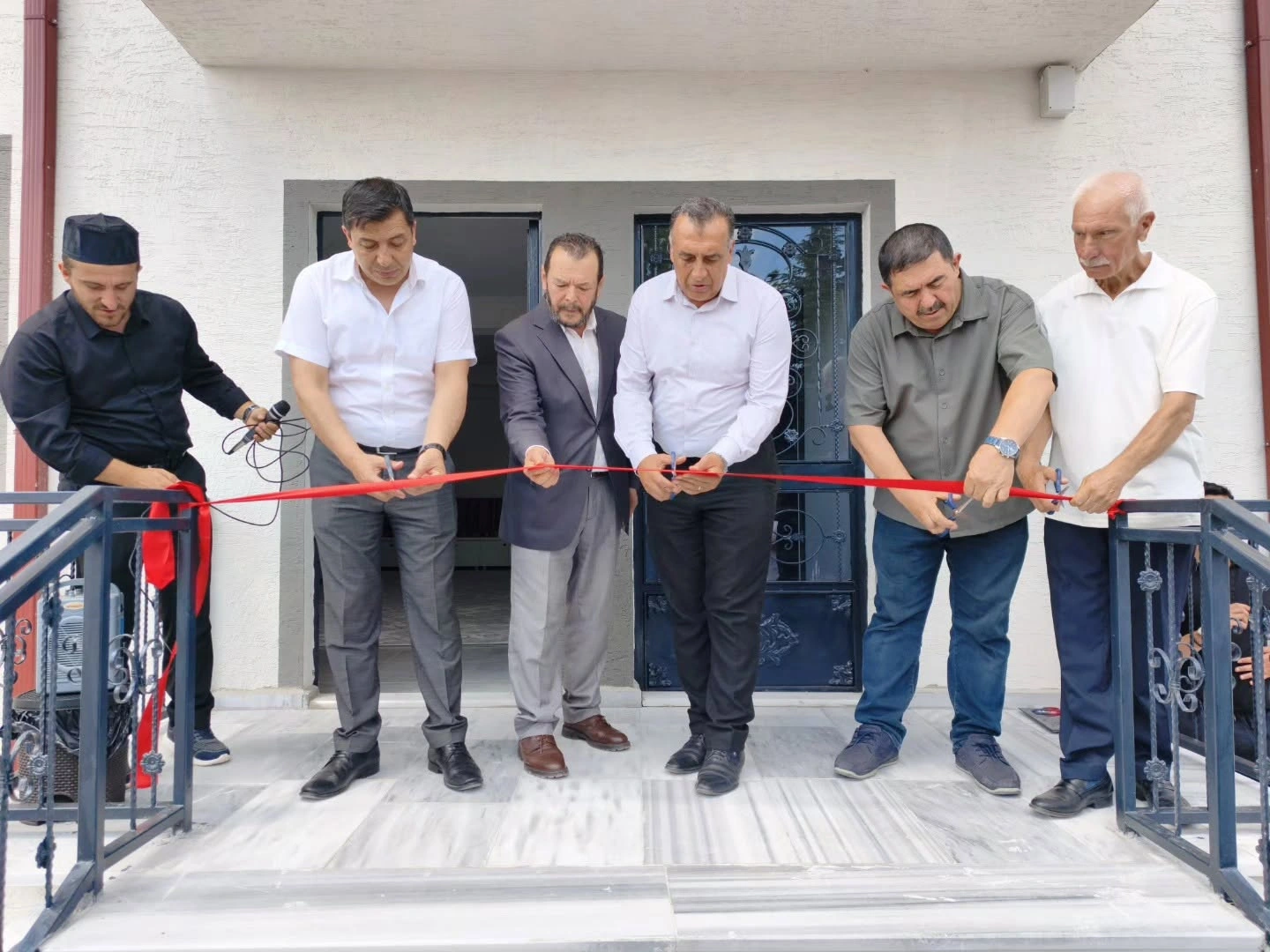 Başkanımız Hikmet Tunç’tan Aykırıkçı Köyü’ne Ziyaret: Muhtarlık Binası Hizmete Açıldı!